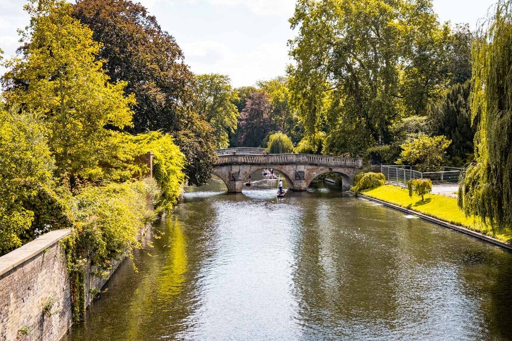 PUNTING ON THE RIVER CAM TOUR