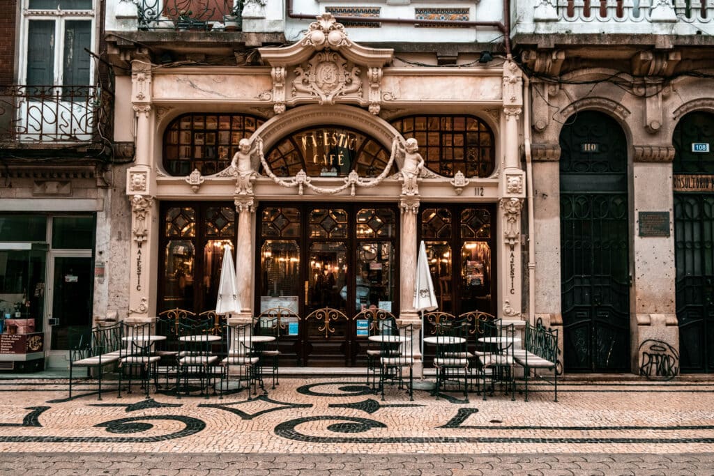 Majestic Cafeฬ Bar Majestic Cafeฬ Bar