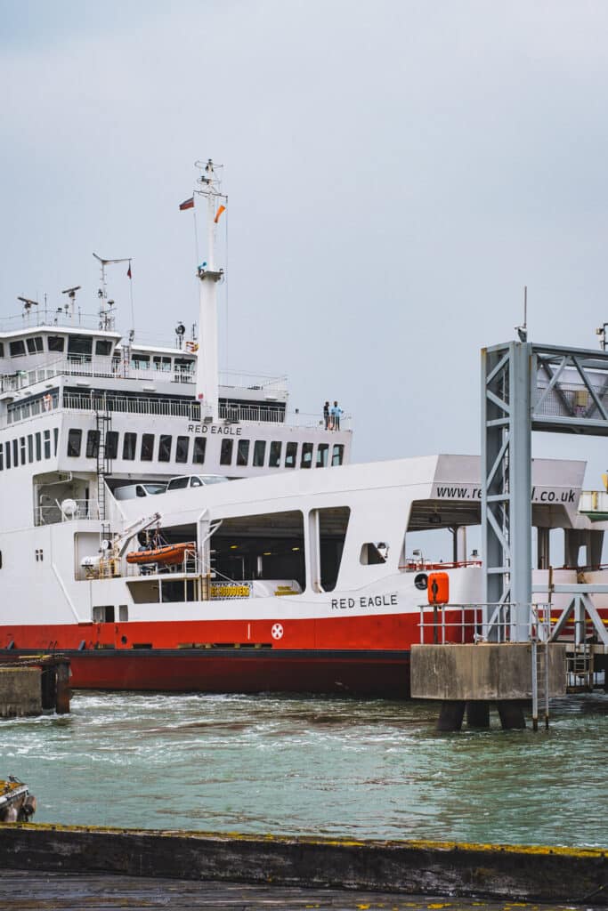 How much does the Isle of Wight ferry cost How much does the Isle of Wight ferry cost