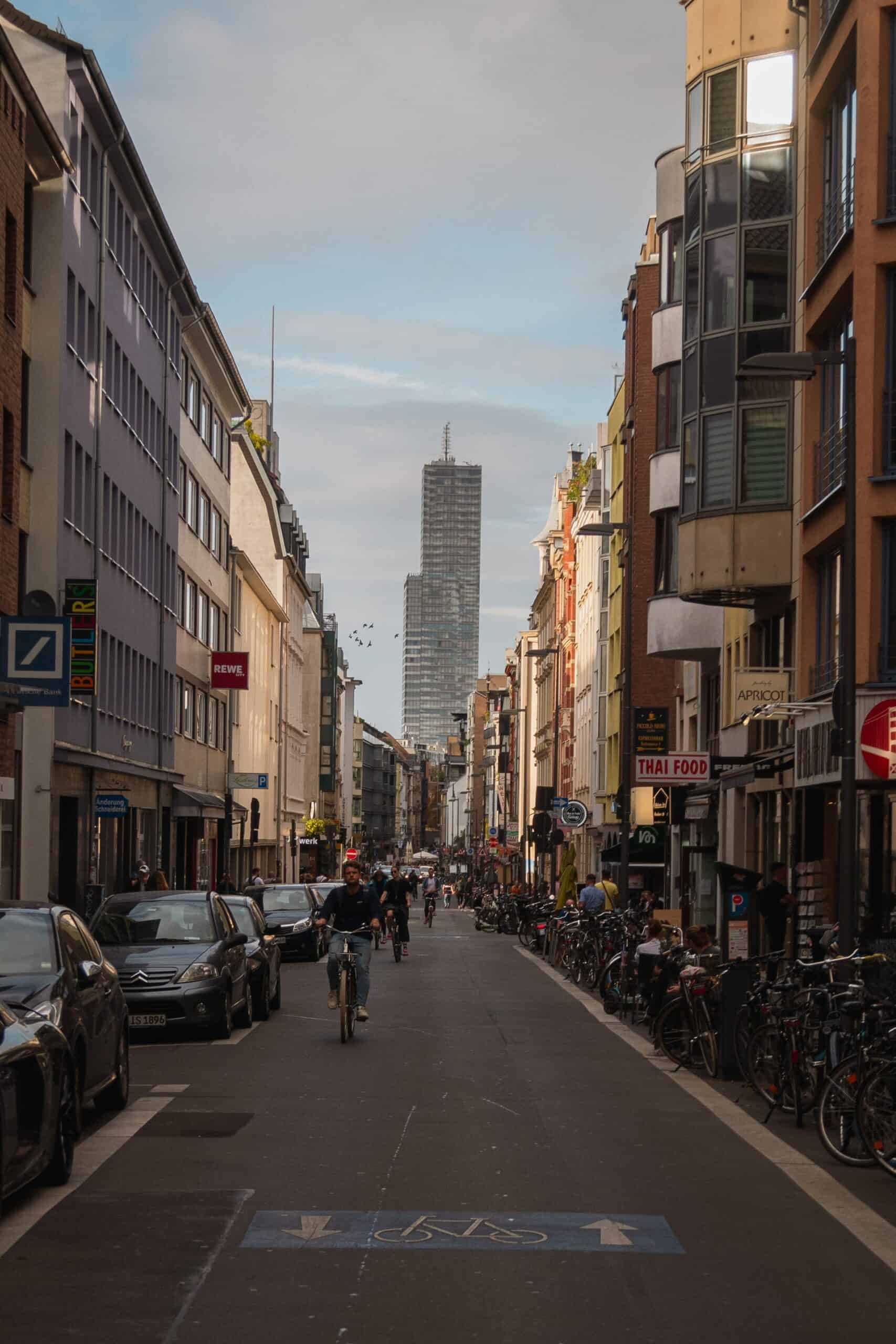 Walking tours in Cologne scaled