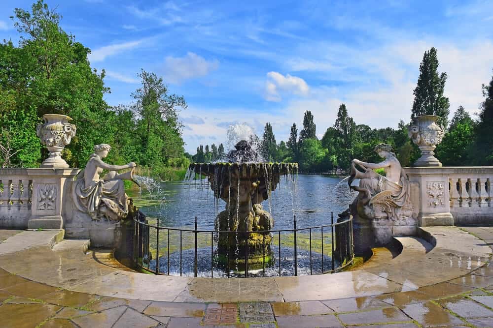 Italian Gardens at Hyde Park in London Italian Gardens at Hyde Park in London