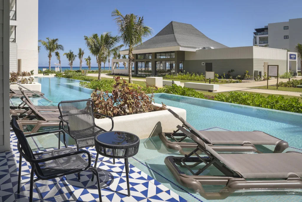 Ocean Eden Bay resort swim up room Ocean Eden Bay resort swim up room