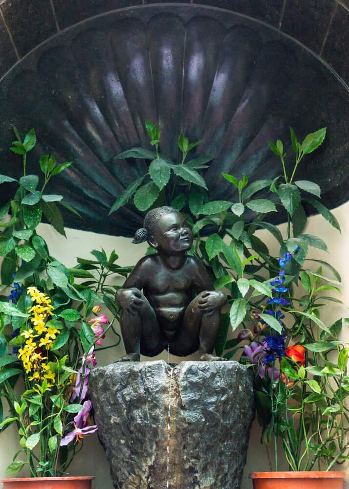 Manneken Pis and Jeanneke Pis in Brussels Manneken Pis and Jeanneke Pis in Brussels