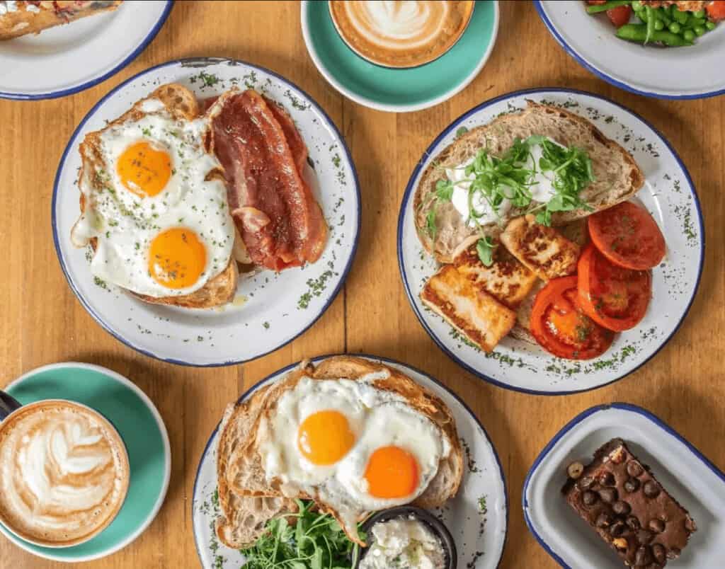 Drury 188 189 Drury 188-189 Covent Garden showing a breakfast of fried eggs, bacon, tomatoes and toast bread