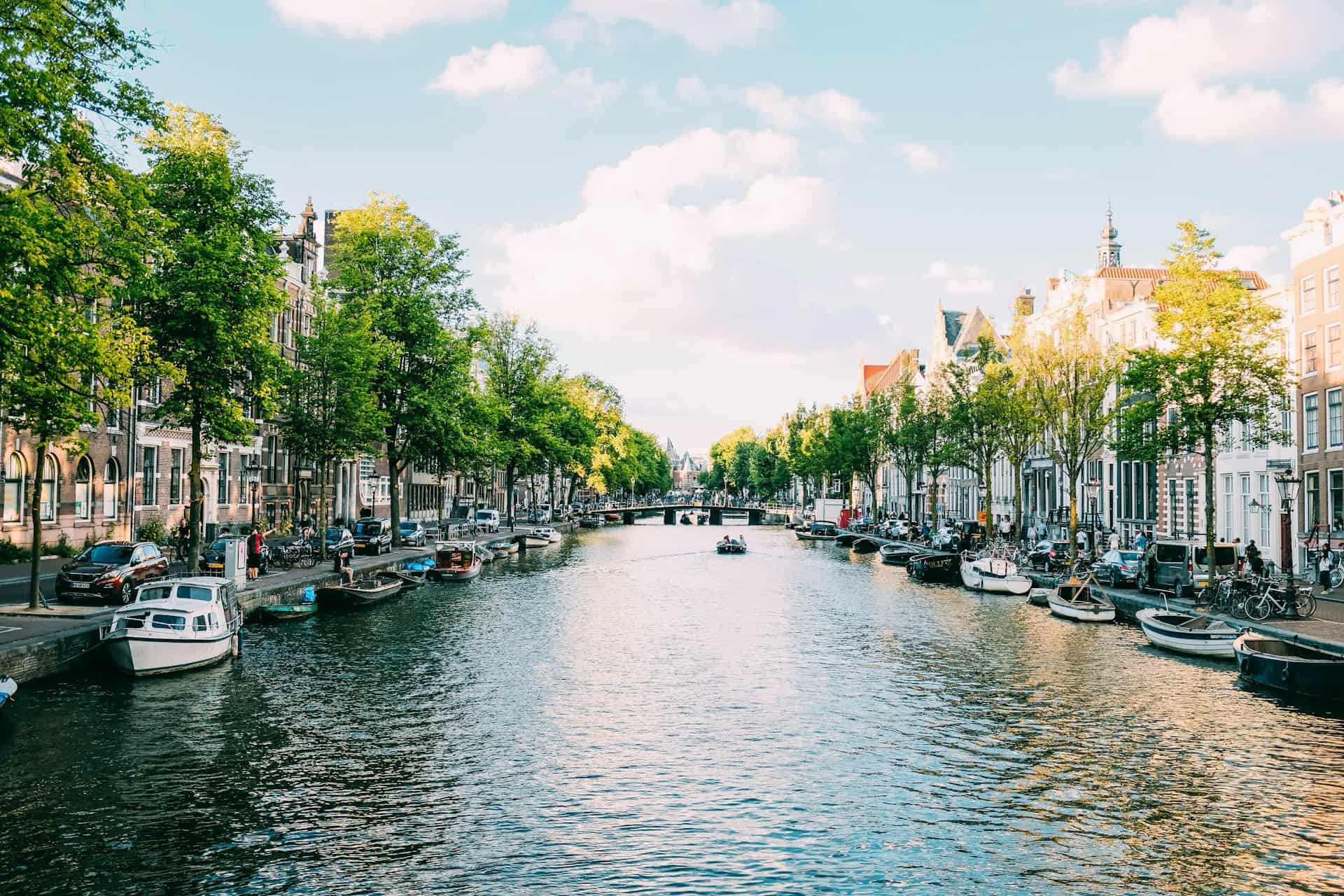 Amsterdam adrien olichon QRtym77B6xk unsplash