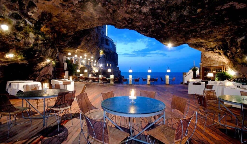 Photo Credit Grotta Palazzese tavolo centrale Ristorante Grotta Palazzese Polignano a Mare