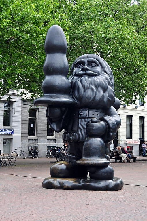 Photo Credit Wikimedia Commons Paul McCarthy Santa Claus Rotterdam