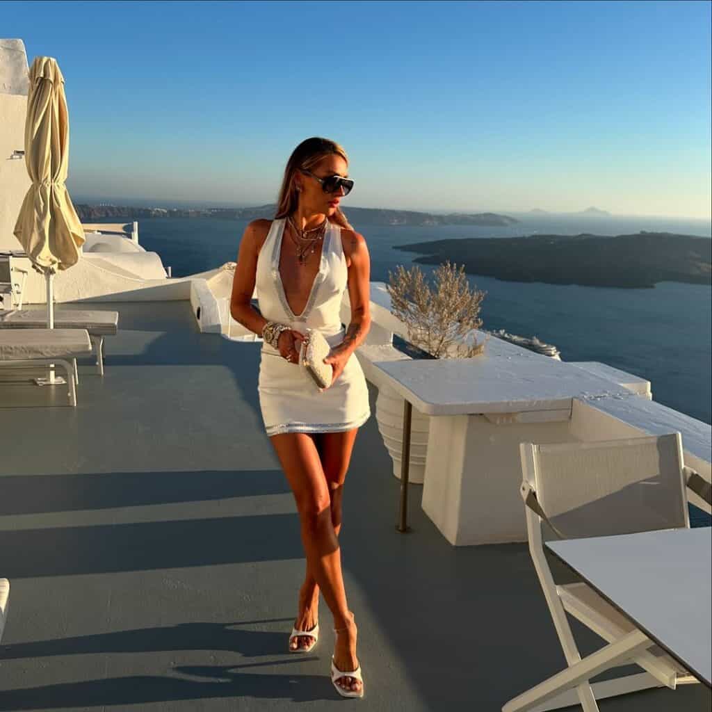 Santorini Outfit Ideas 19