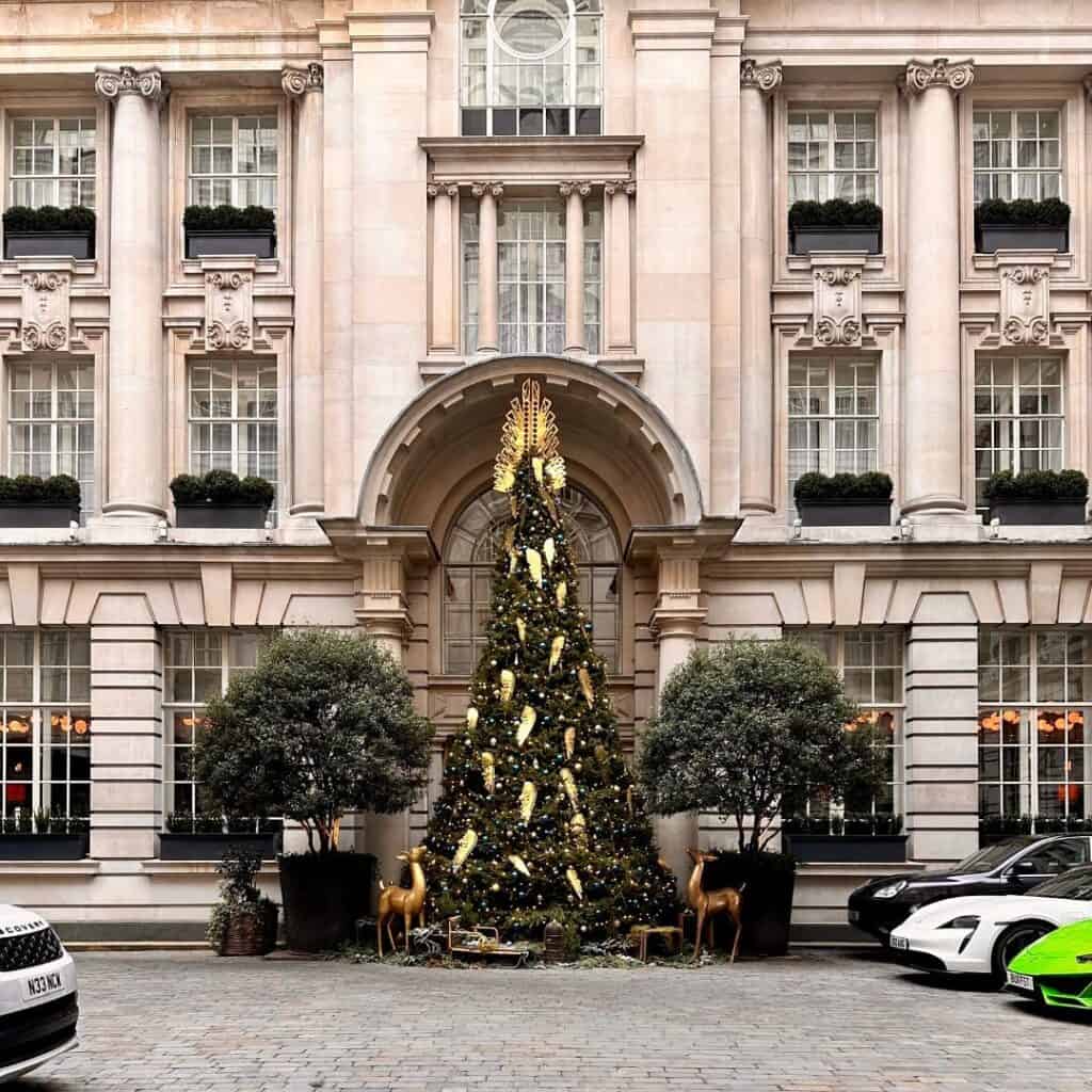 Where to Stay in London for Christmas 1