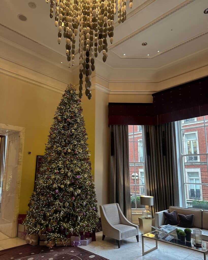 Where to Stay in London for Christmas 3