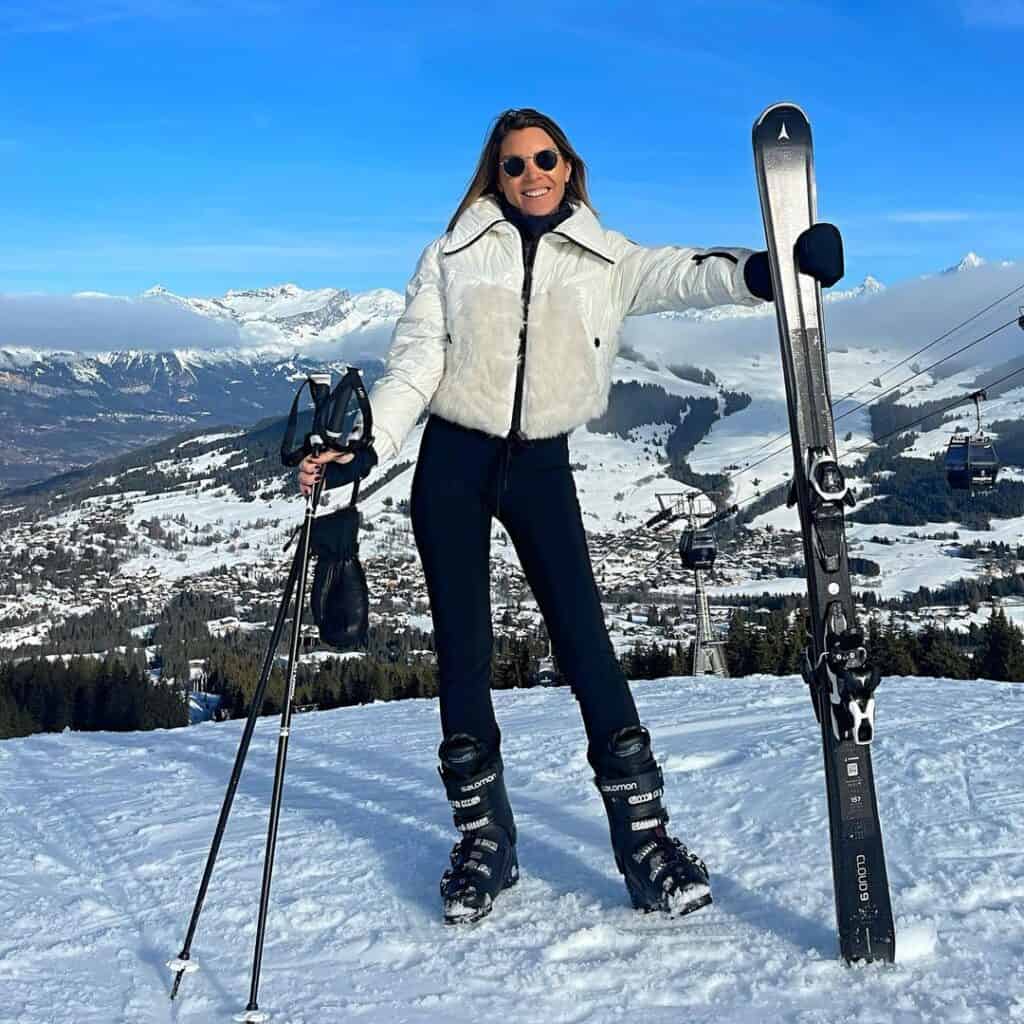 Stylish Ski Outfits for Women 12