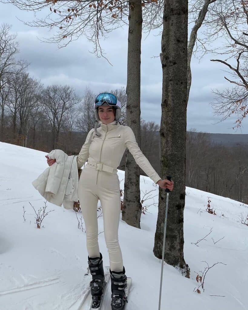 Stylish Ski Outfits for Women 6