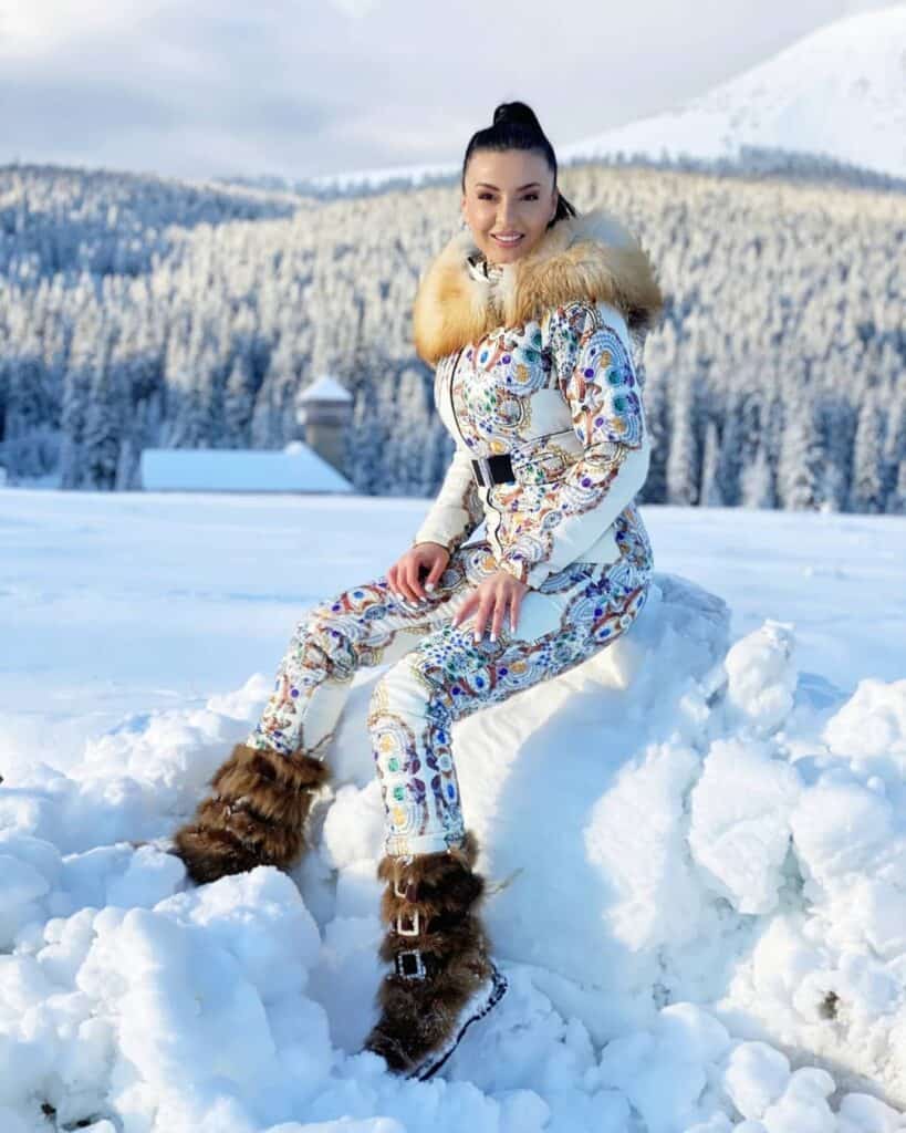 Stylish Ski Outfits for Women 7