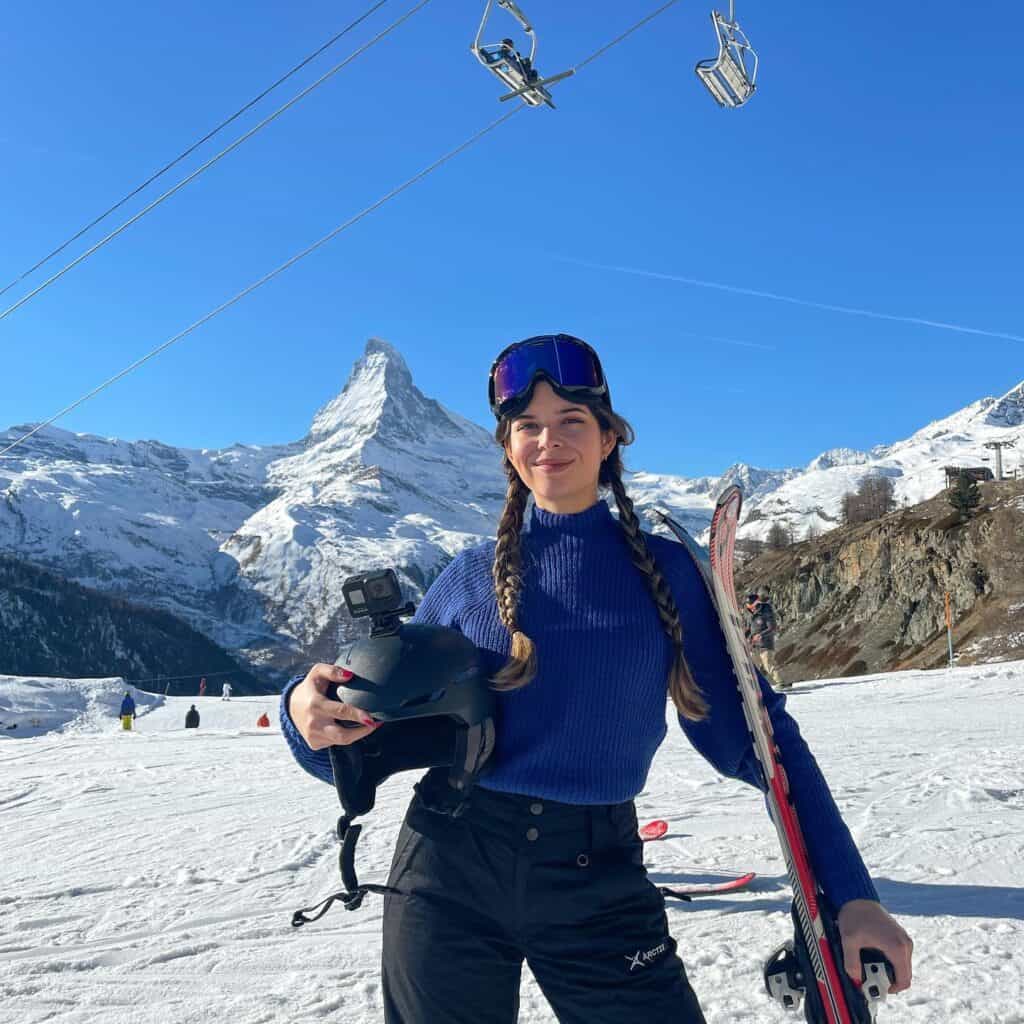 Stylish Ski Outfits for Women 8