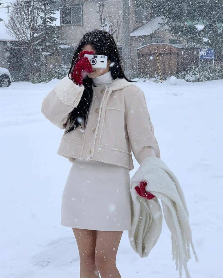 15 Winter Asian Outfits—Cute, Cozy & Aesthetic For Women