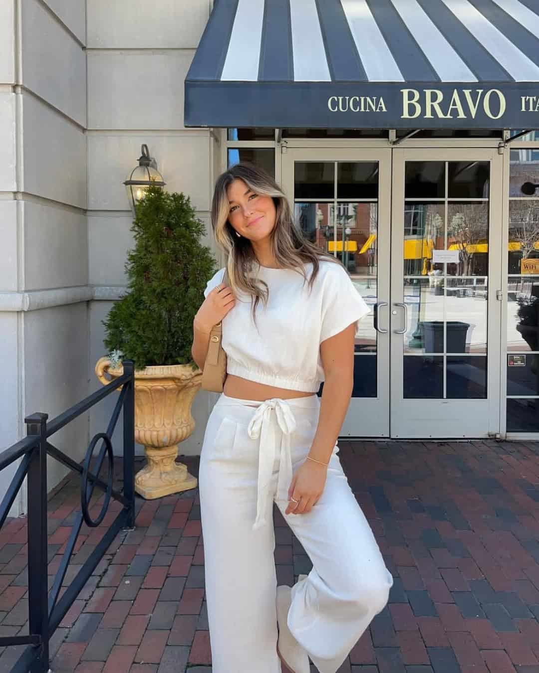 17 Brunch Outfits For Women To Look Effortlessly Stylish