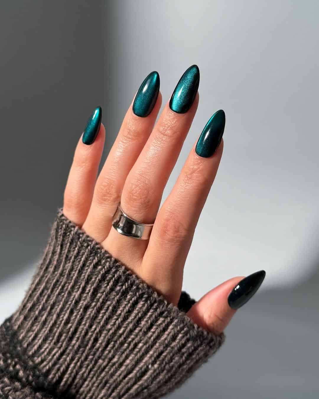 17-cateye-nails-for-women-you-need-for-your-next-manicure