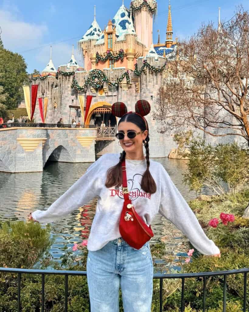 Disneyland Outfits For Women 10