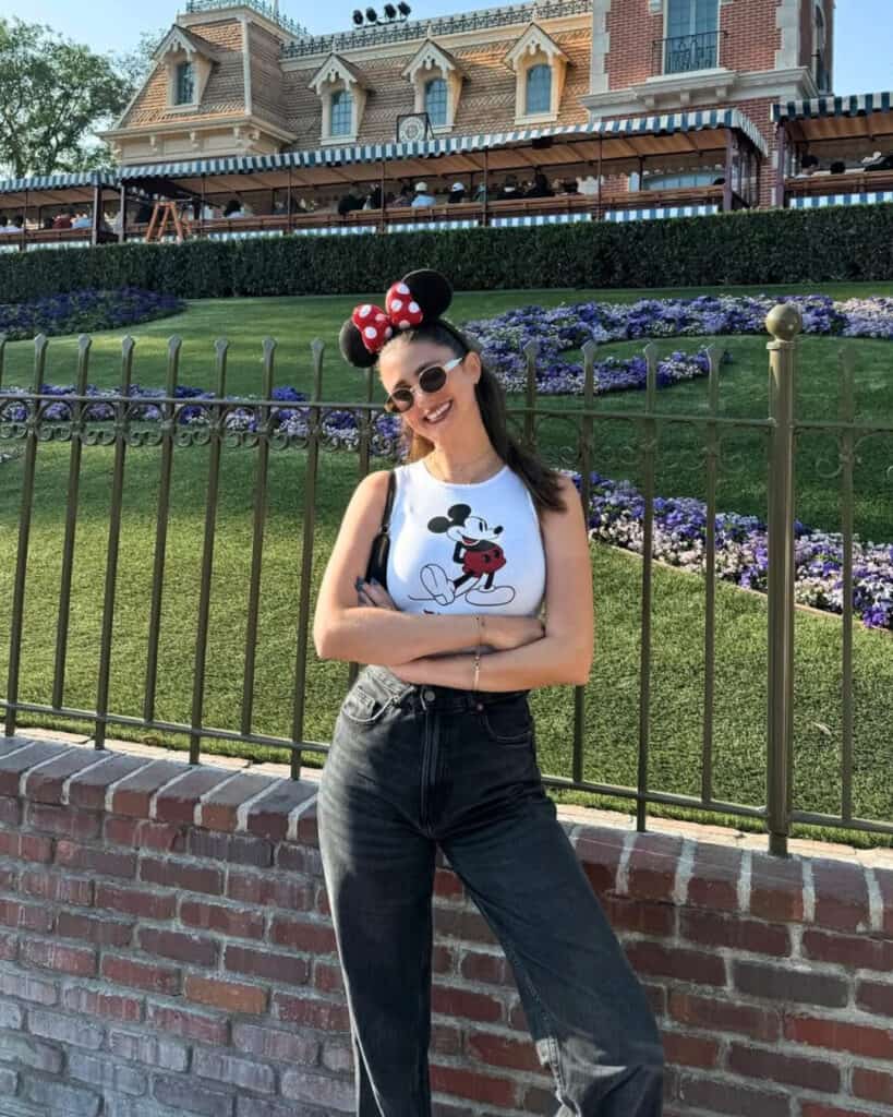 Disneyland Outfits For Women 11
