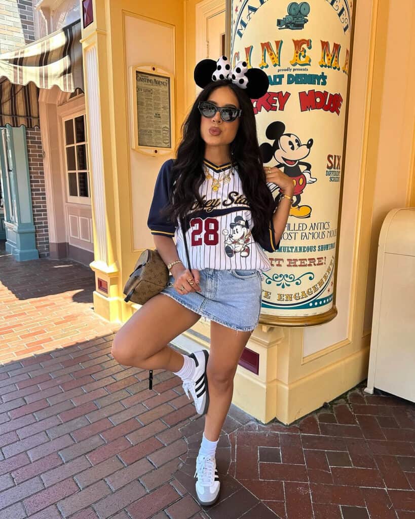 Disneyland Outfits For Women 9