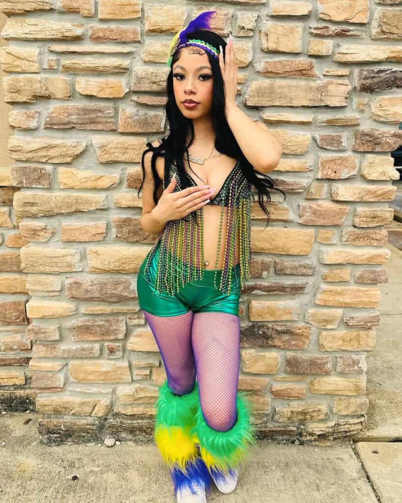Mardi Gras Outfits For Women 14