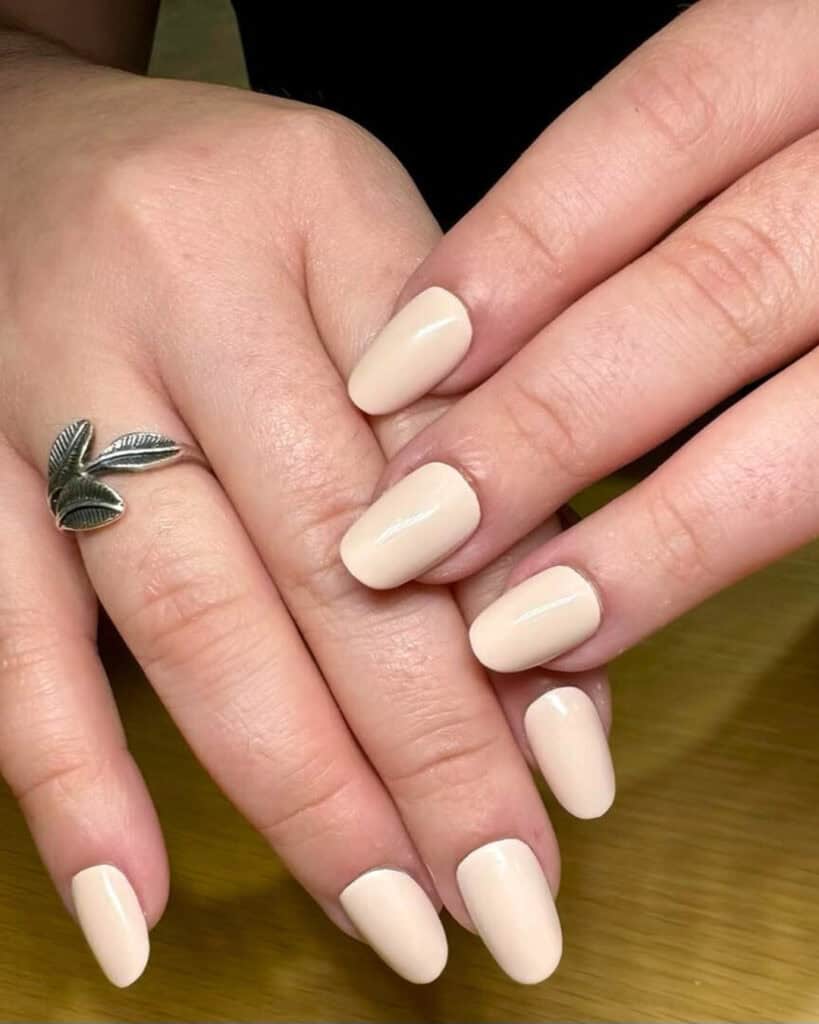 Neutral Nails For Women 13