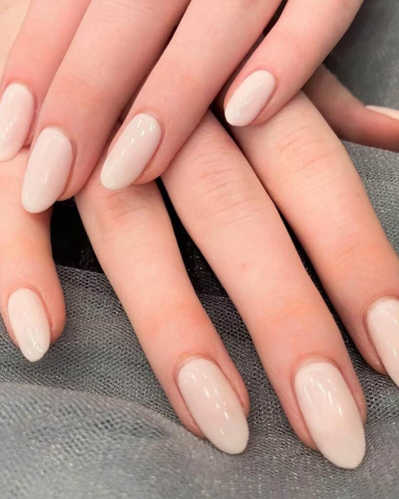 Neutral Nails For Women 5