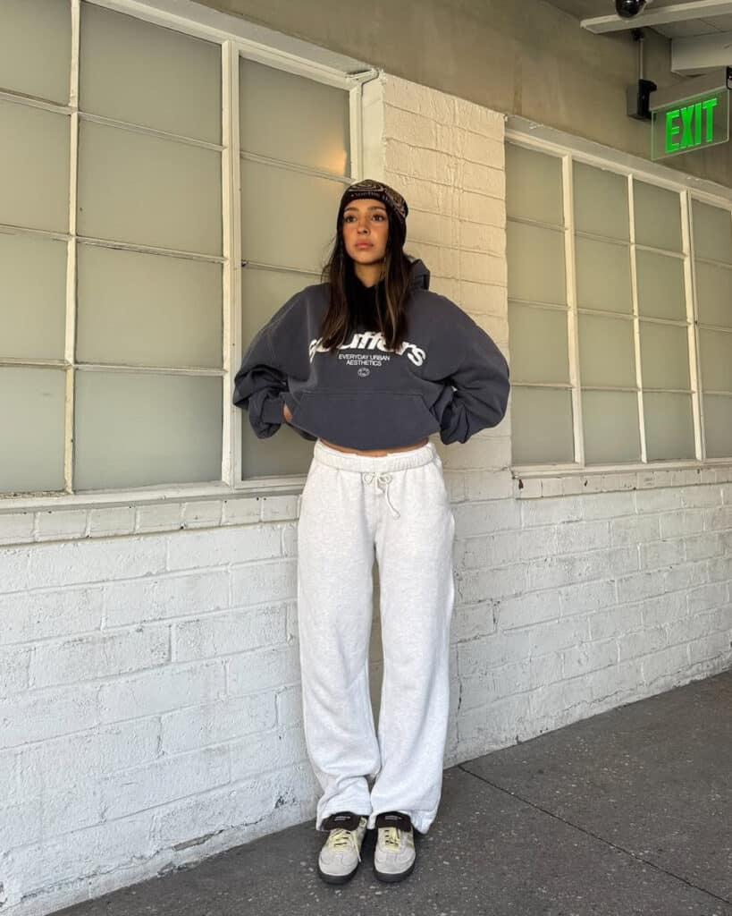 Sweatpants Outfits For Women 13