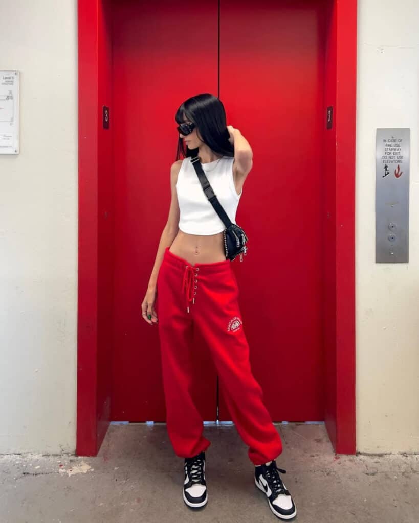 Sweatpants Outfits For Women 16