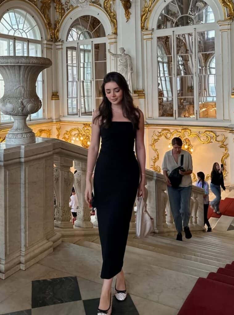 Museum Outfits 16