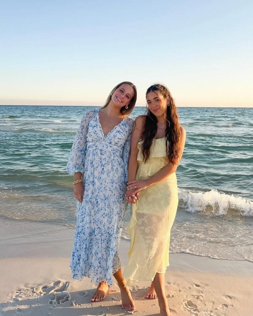 Group Beach Outfit Ideas 16