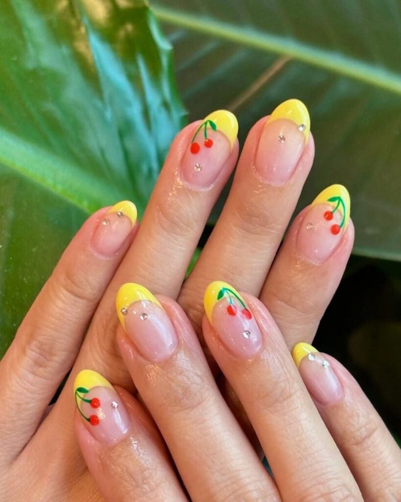 yellow nails 15