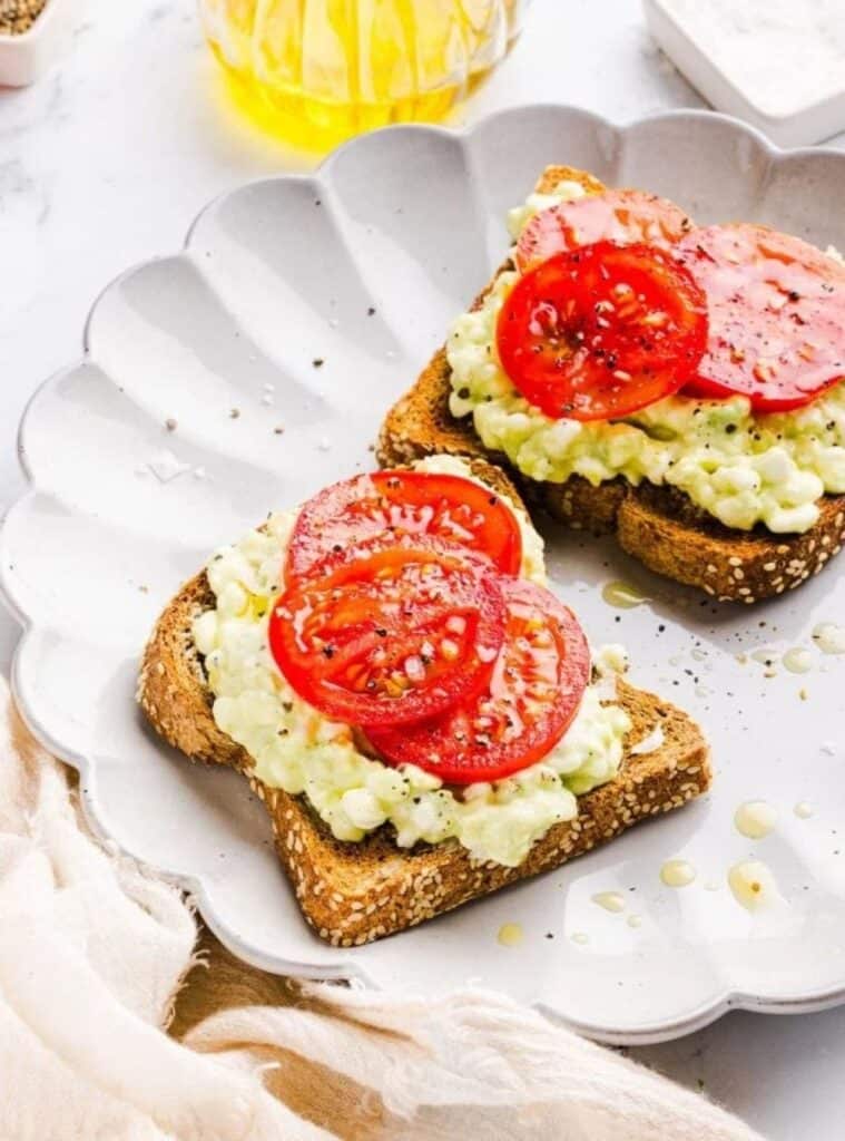 avocado toast with cottage cheese