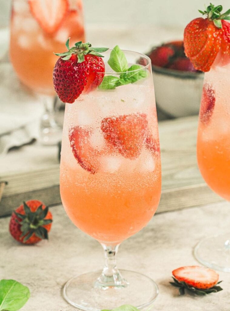 strawberry basil mojito