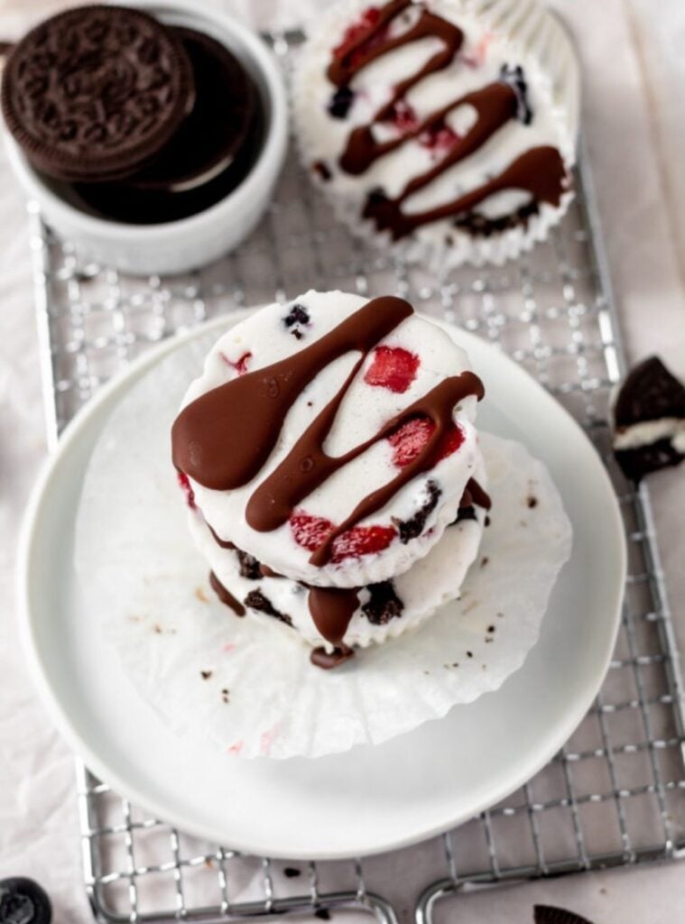 mini berry ice cream cakes