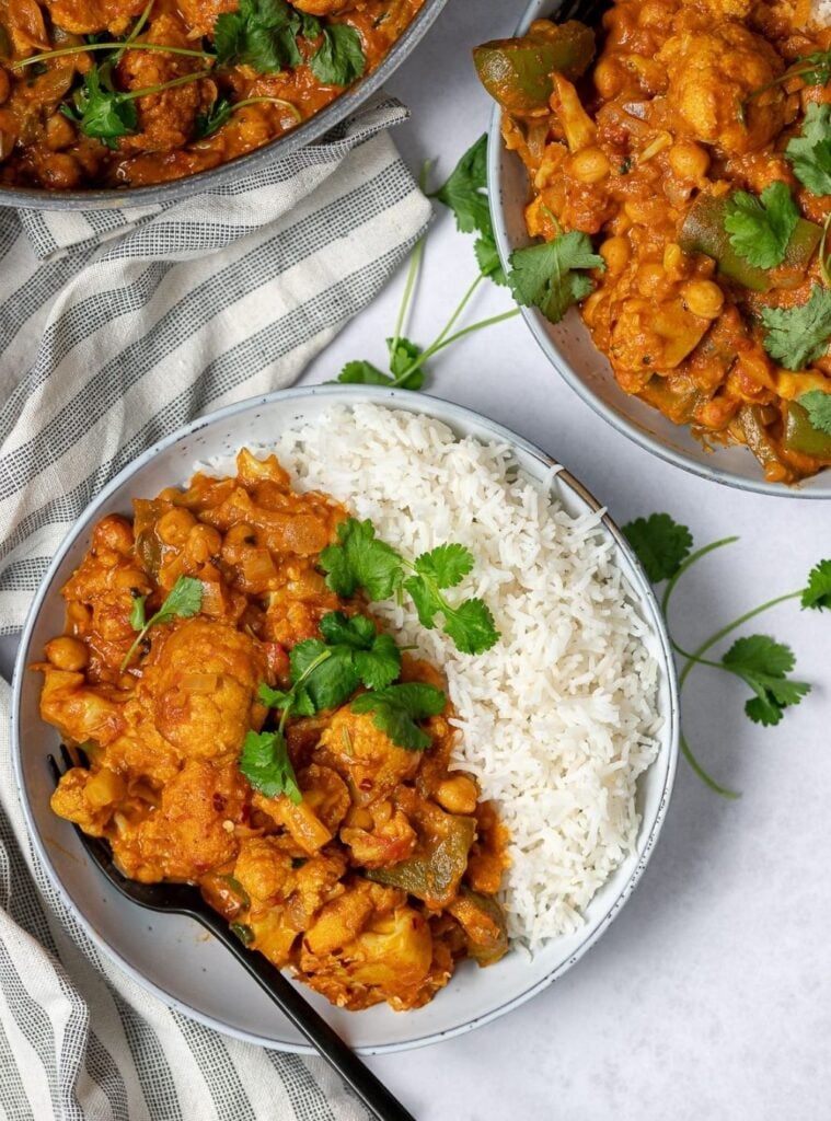 creamy cauliflower and chickpea curry