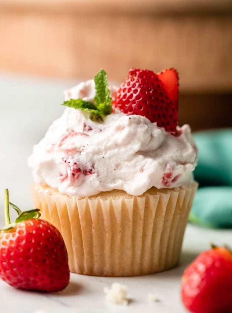 strawberry shortcake cupcake
