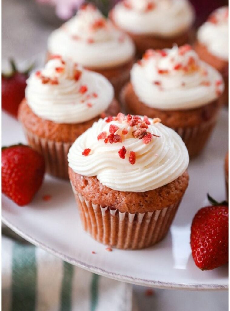 strawberry cupcakes with cream cheese frosting