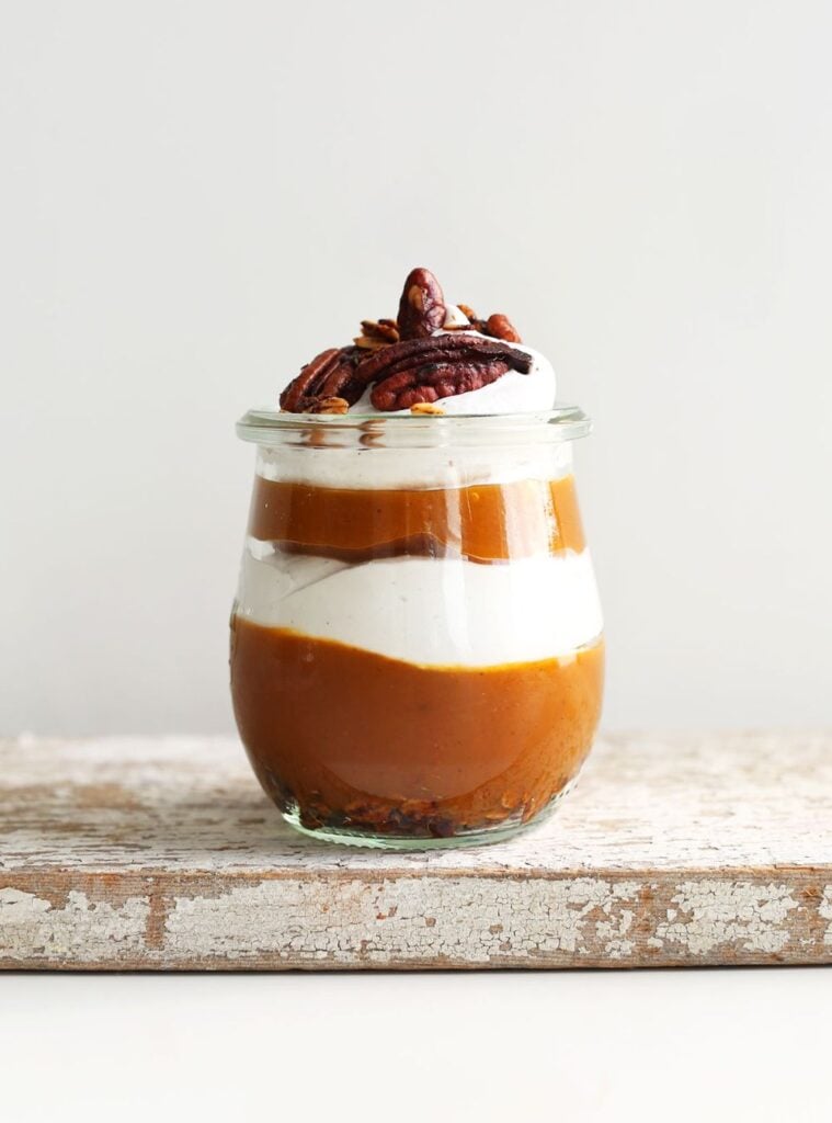 portable pumpkin pie desserts layered in mason jars