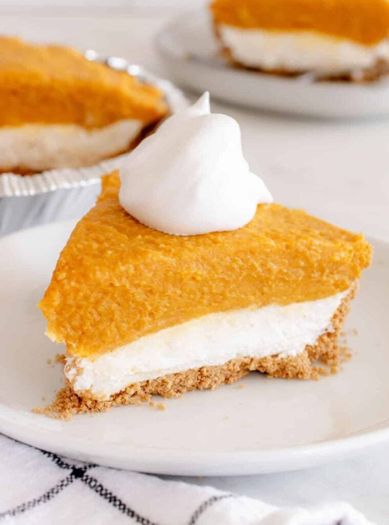 layered easy pumpkin cheesecake with vanilla and pumpkin