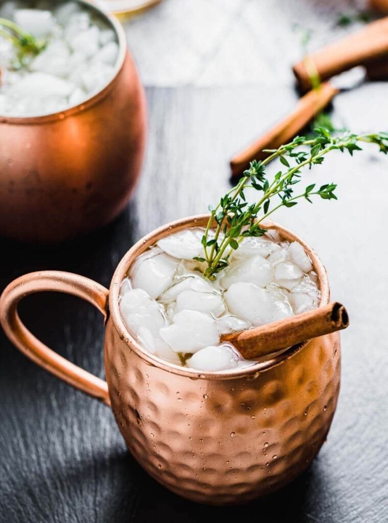 mule cocktail with pumpkin spice and ginger beer, fizzy fall cocktail recipe