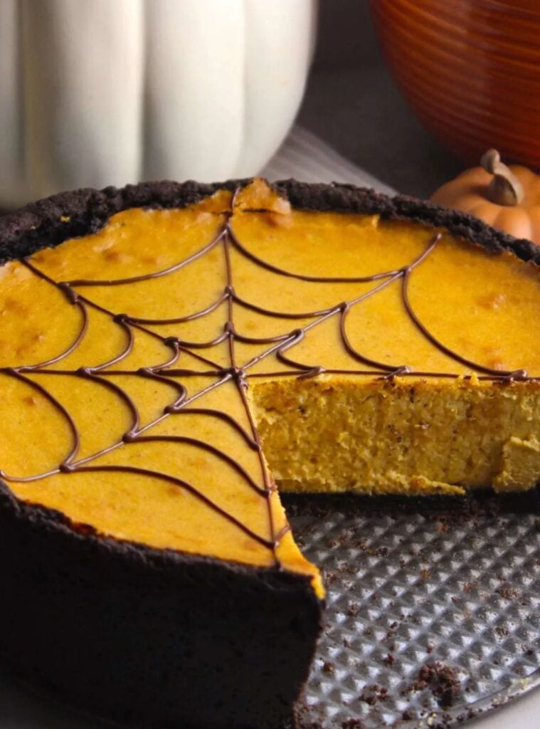 fun easy pumpkin cheesecake with Oreo base