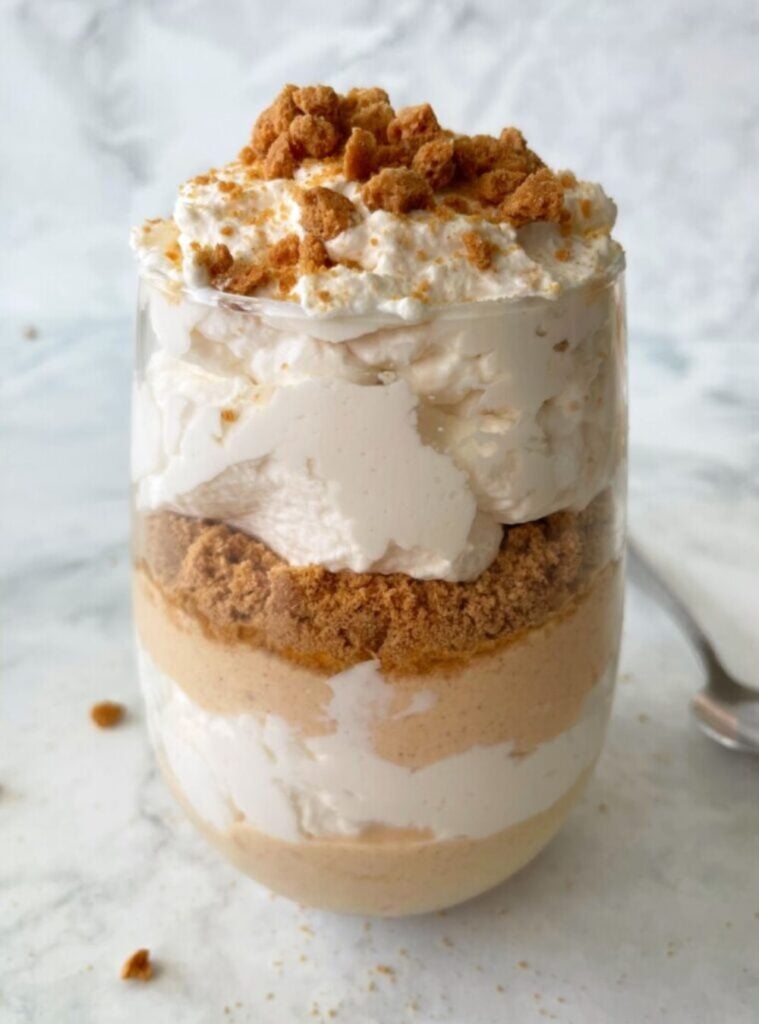 parfaits with cream and cookie crumbs, pretty fall treats for parties