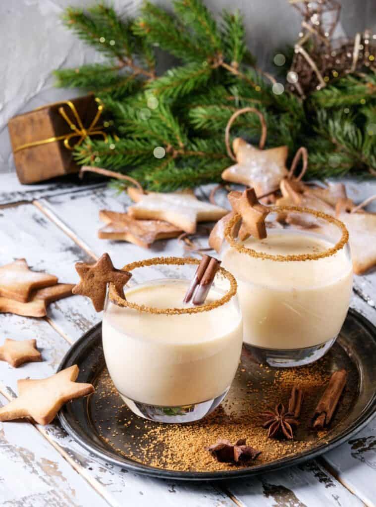 10 Holiday Eggnog Cocktail creamy eggnog christmas party cocktails classic
