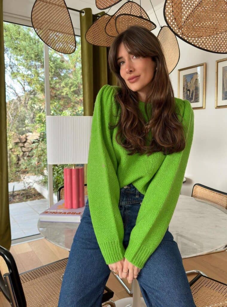 11 Bright Green Knit Sweater and High Waist Blue Jeans christmas green outfit knit sweater high-waist jeans