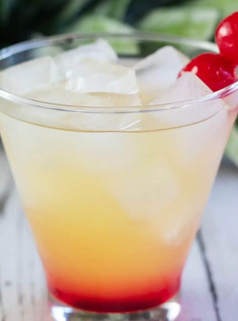 17 Easy Malibu Sunset with Pineapple Grenadine malibu sunset holiday cocktail recipe tropical