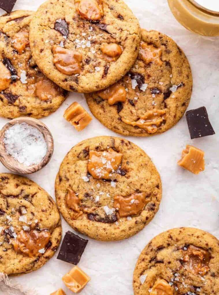20 Salted Caramel Chocolate Chip Cookies Soft Sweet Buttery caramel chocolate winter cookies recipes sweet
