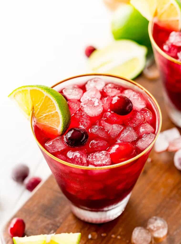 20 Vodka Cranberry Cocktail – Classic Cape Cod Drink vodka cranberry easy cocktail recipe for christmas