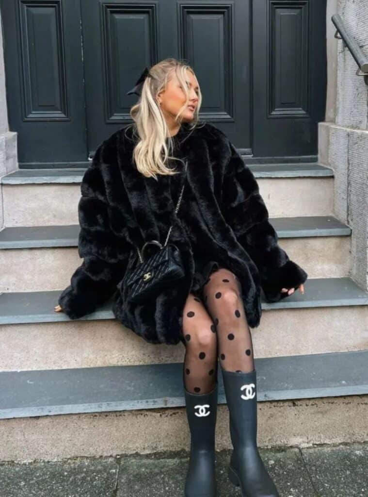 21 Black Faux Fur Coat Polka Dot Tights Black Rain Boots Black Quilted Bag 1 new york fashion winter faux fur coat polka tights rain boots