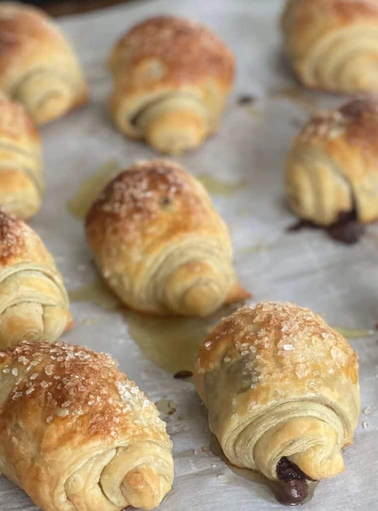 14 Best Italian Almond Cake Gluten Free flourless almond cake topped with sugar, christmas dessert potluck idea